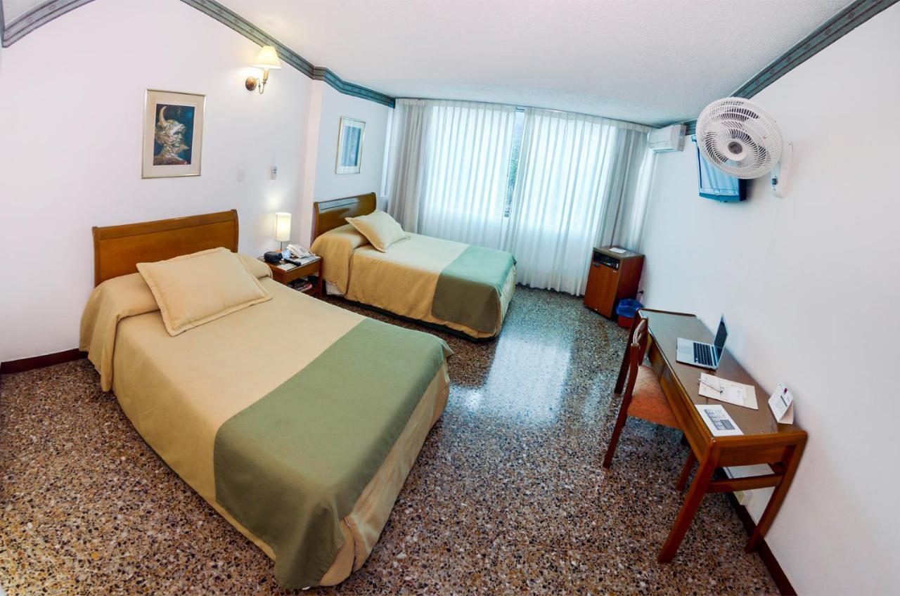 Hotel Villavicencio Plaza Luaran gambar